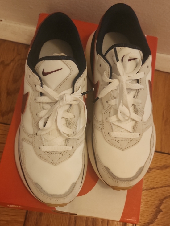 Nike Shoes - PRELOVED Nike White Sneakers with Burgundy Swoosh and Navy Lining